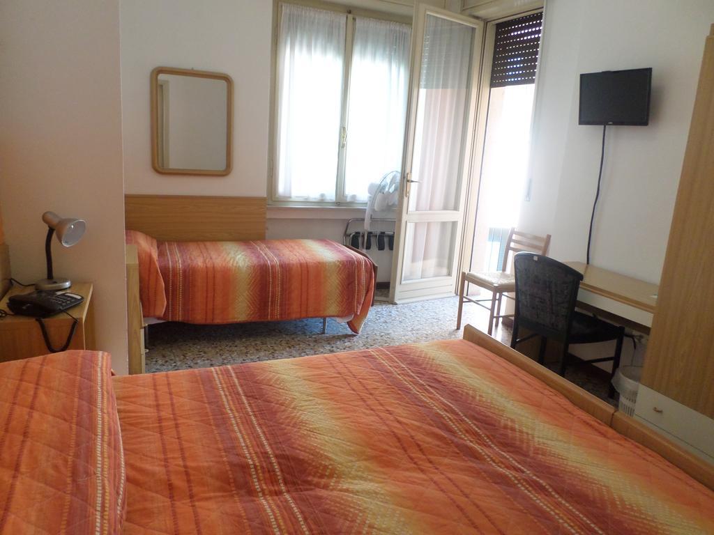 Hotel Garni Capinera Garda (Verona)